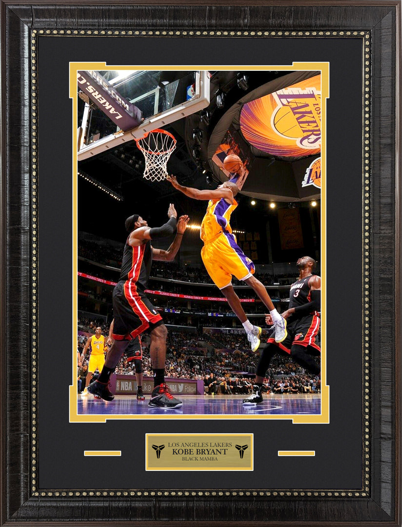 Kobe Bryant - Los Angeles Lakers - Dunking on LeBron James