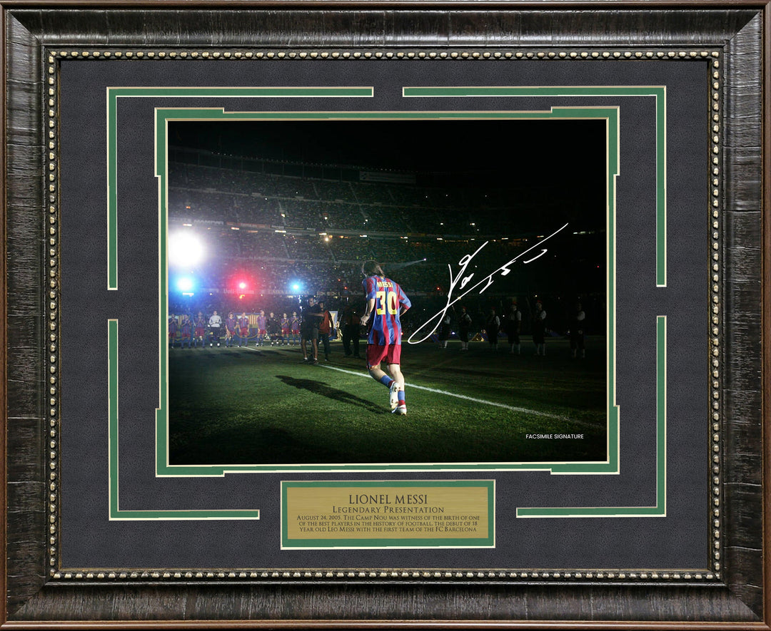 Lionel Messi - Legendary Presentation - Spotlight with Facsimile Signature