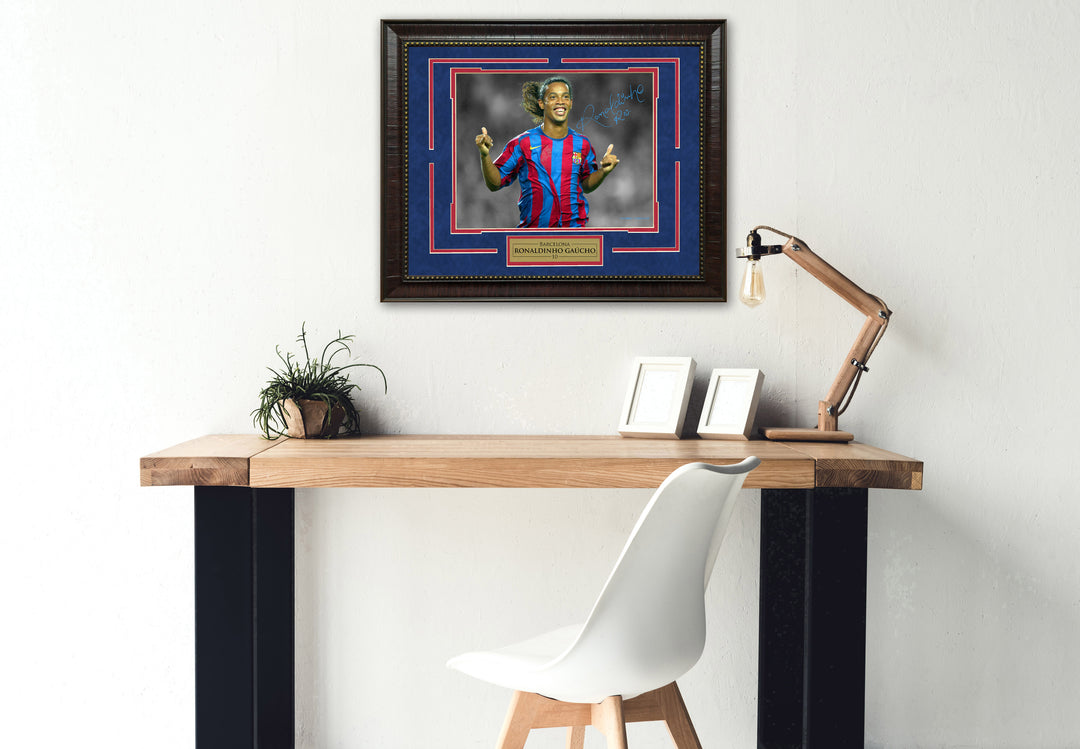 Ronaldinho Gaúcho - Barcelona - Spotlight with Facsimile Signature