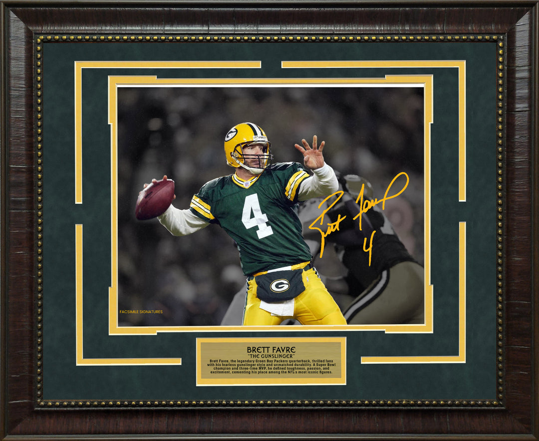 Brett Favre - Green Bay Packers - Spotlight with Facsimile Signature