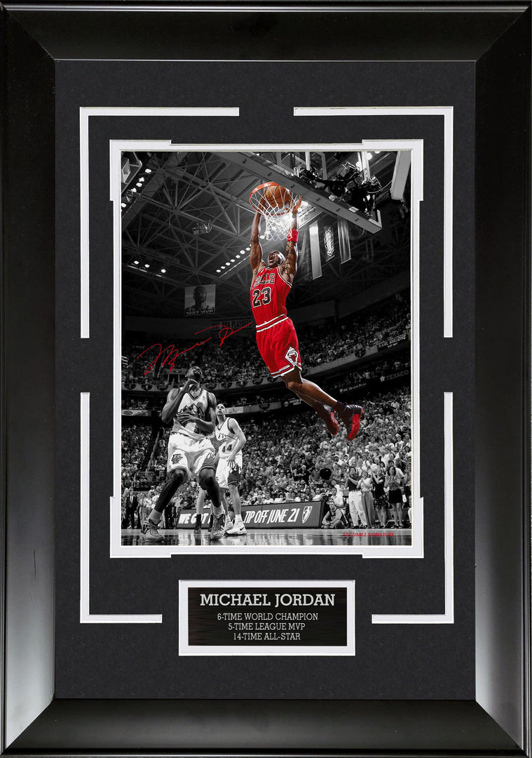 Michael Jordan - Chicago Bulls - Spotlight with Facsimile Signature