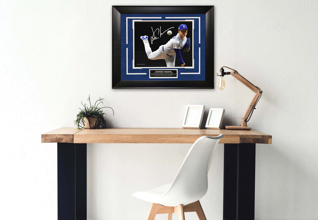 Yoshinobu Yamamoto - Los Angeles Dodgers - Spotlight with Facsimile Signature