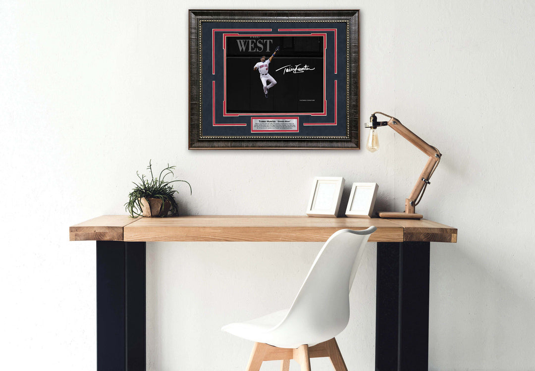 Torii Hunter - Minnesota Twins - Spotlight with Facsimile Signature