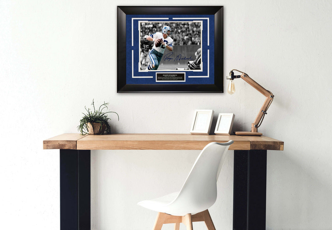 Roger Staubach - Dallas Cowboys - Spotlight with Facsimile Signature