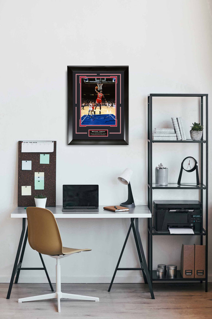 Michael Jordan - Chicago Bulls with Facsimile Signature