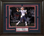 Load image into Gallery viewer, Tom Brady Spotlight with Facsimile Signature
