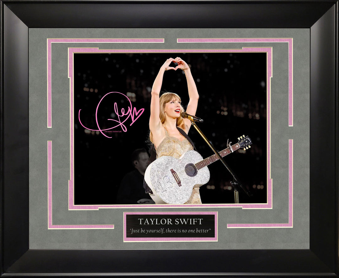 Taylor Swift - Heart - Spotlight with Facsimile Signature - Pink