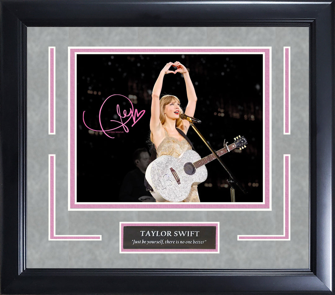 Taylor Swift - Heart - Spotlight with Facsimile Signature - Pink SM